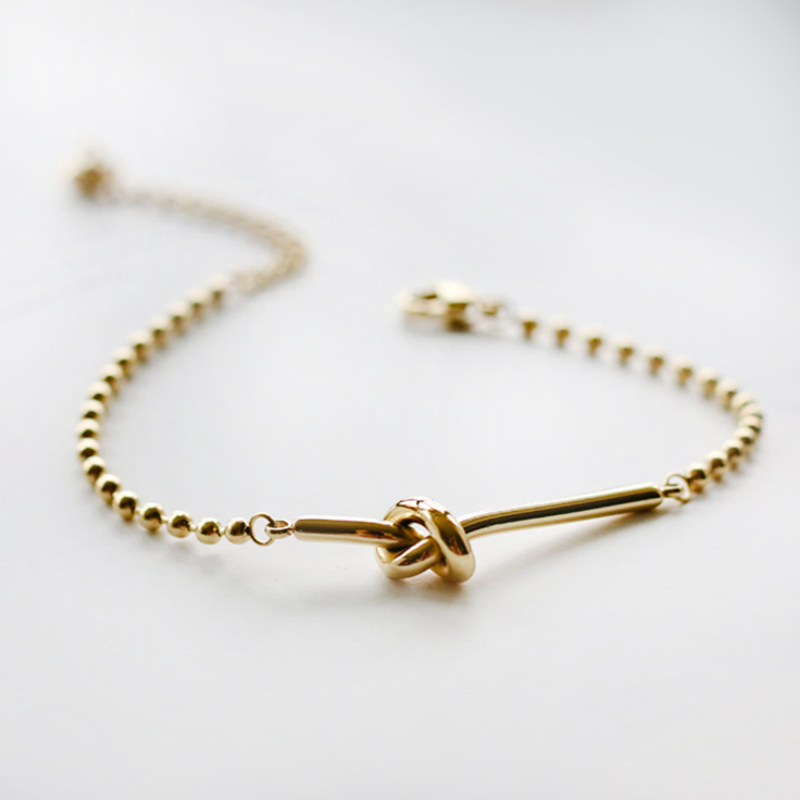 Delilah Bracelet, 18k gold plated SS hypoallergenic knot bracelet